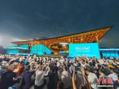 （成都世运会）“花园舞台”里的开放之美：导演团队讲述闭幕式设计巧思